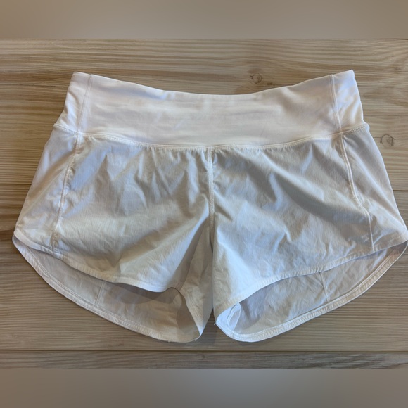 Lululemon Women’s Low Rise White Size 8 Shorts - Picture 1 of 2
